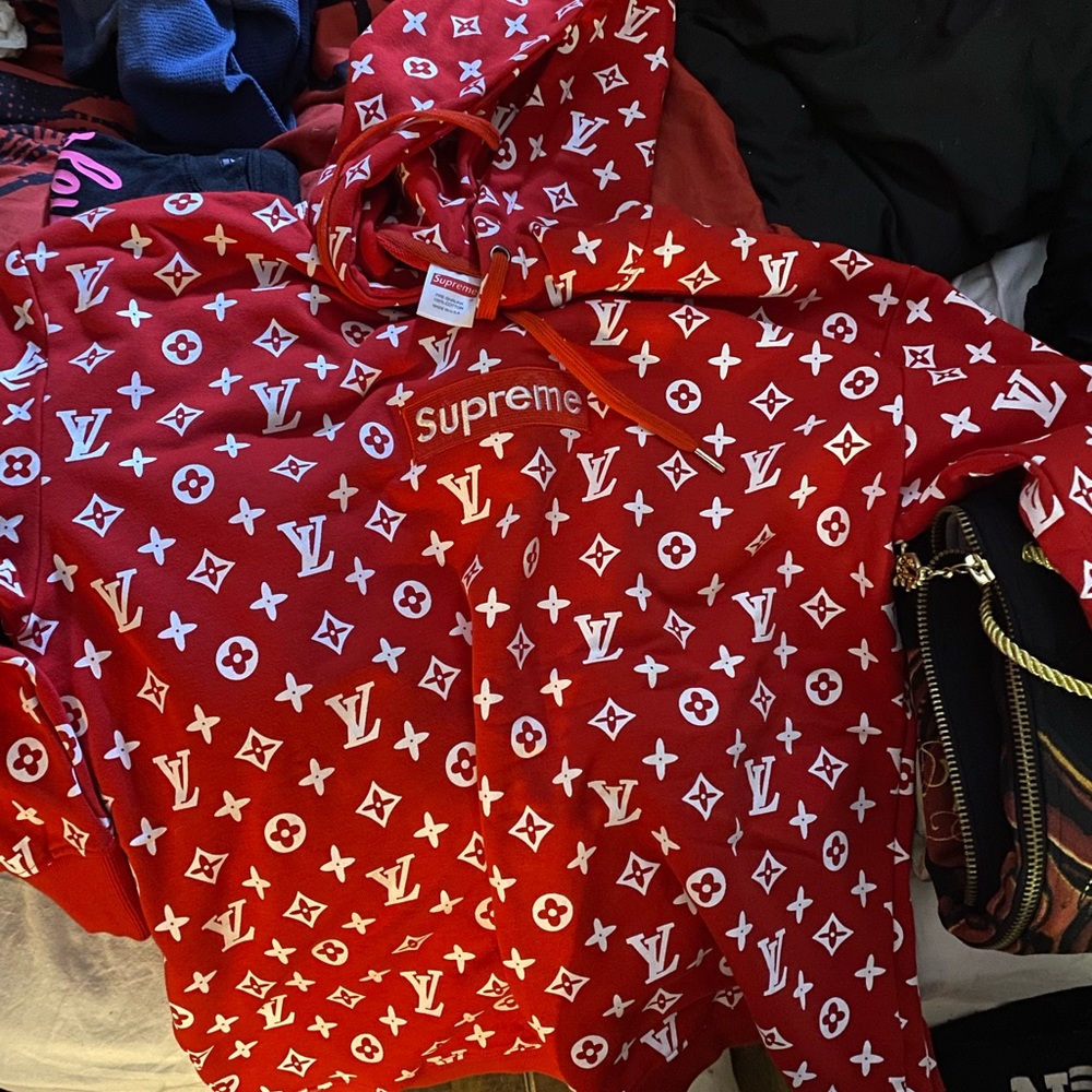 Supreme Louie Vuitton